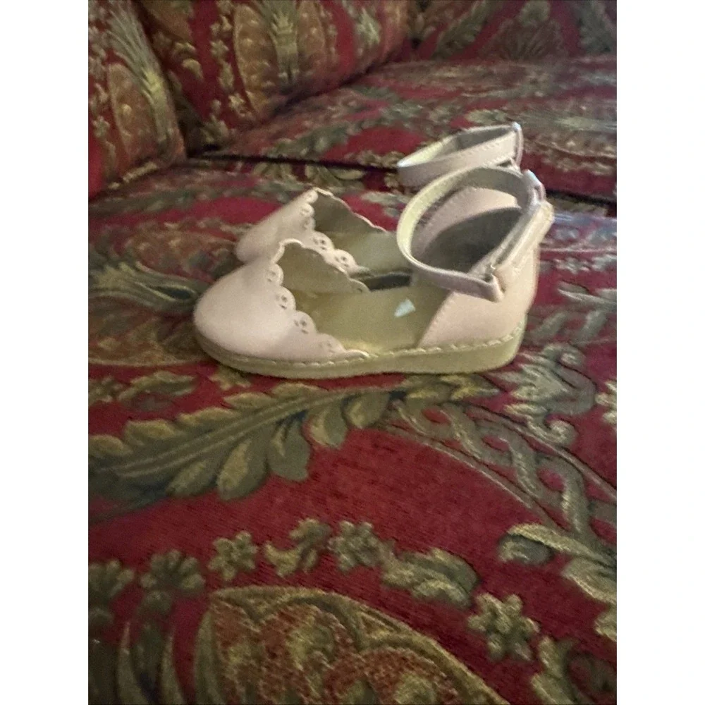 Old Navy Pink Scalloped Perforated Maryjane Sandals Toddler Girls ~ Size 8